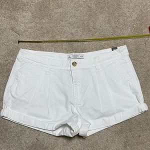 New A&f abercrombie fitch 6 28 pleated rolled cuff white shorts